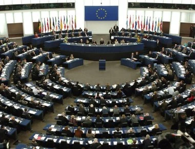 Ευρωπαϊκό Κοινοβούλιο: Χειροκροτήματα κα ιαχές στο άκουσμα της επίτευξης της συφωνίας για το Σκοπιανό (βιντεο)